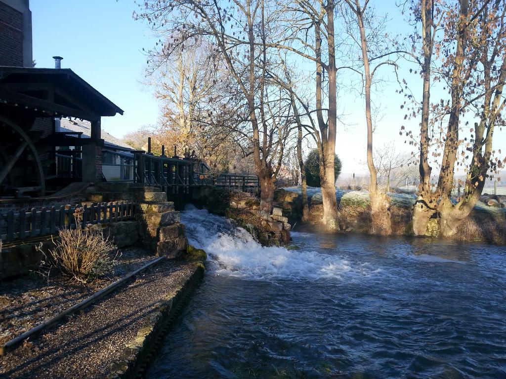 Saint-Omer-en-Chaussée Logis - Hotel & Restaurant Moulin Des Forges מראה חיצוני תמונה
