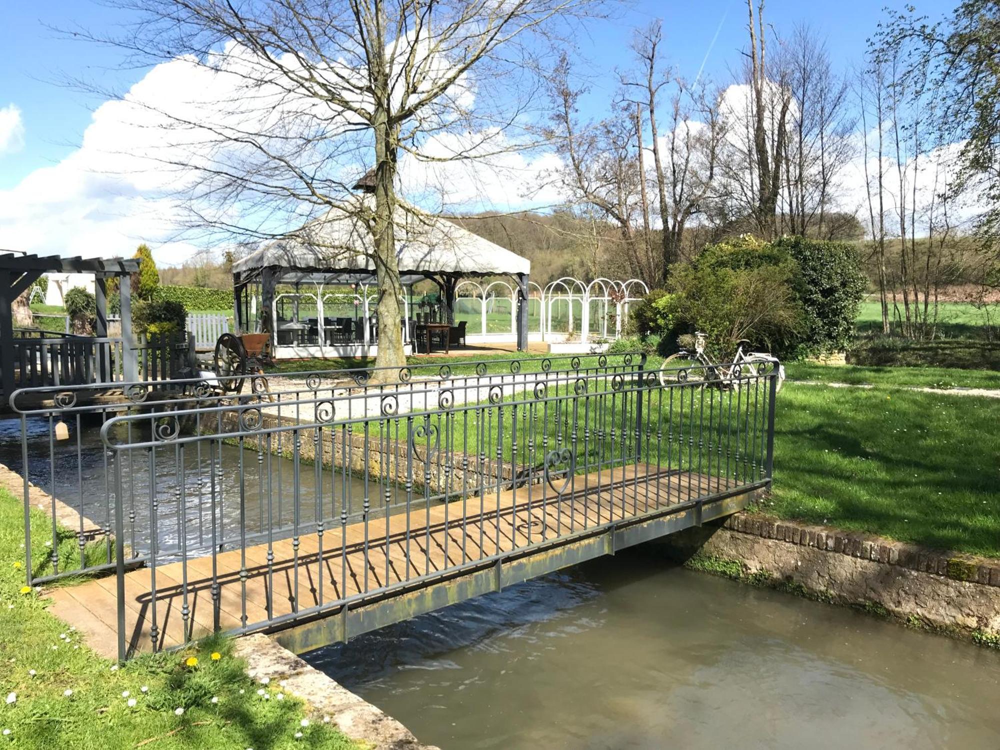 Saint-Omer-en-Chaussée Logis - Hotel & Restaurant Moulin Des Forges מראה חיצוני תמונה