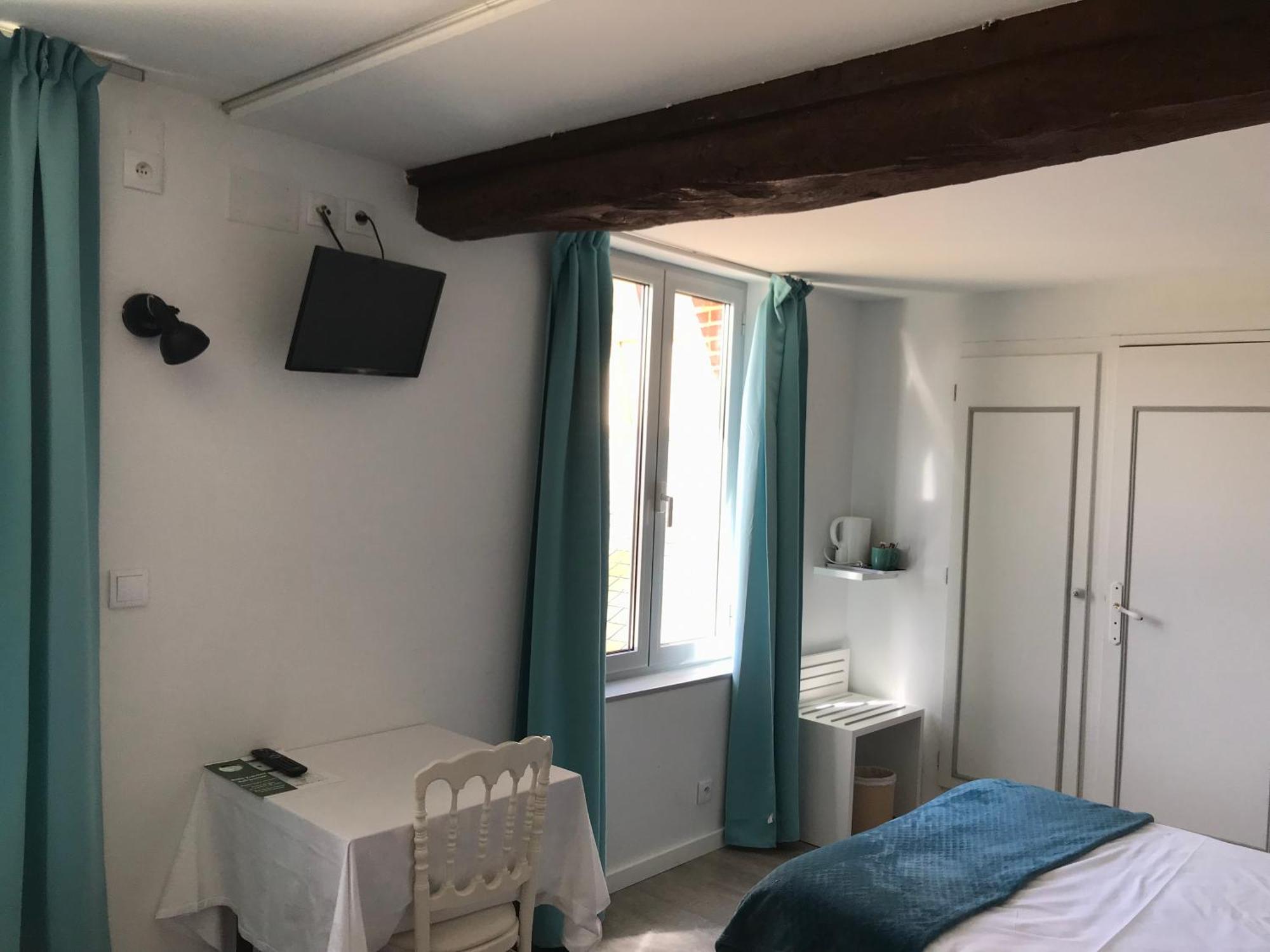 Saint-Omer-en-Chaussée Logis - Hotel & Restaurant Moulin Des Forges מראה חיצוני תמונה
