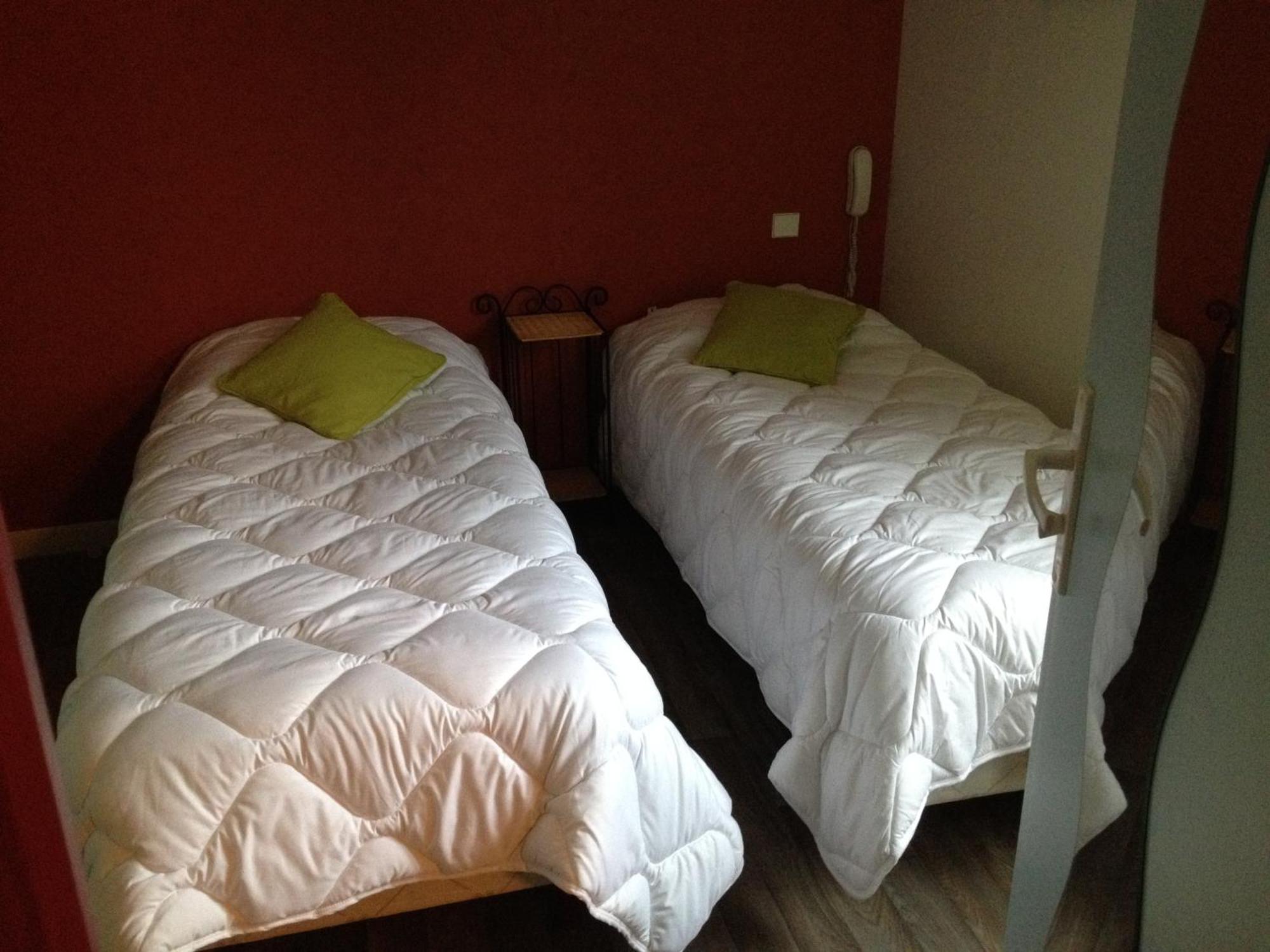 Saint-Omer-en-Chaussée Logis - Hotel & Restaurant Moulin Des Forges חדר תמונה